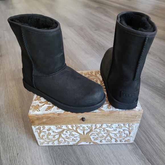 UGG Kid's Classic Weather Short Waterproof Leather Boot - Picture 1 of 8